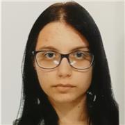 Inglese per bambini e adulti fino a livello B2; diplomata al liceo classico indirizzo Cambridge